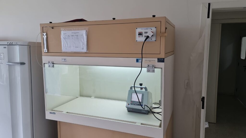 Certificação de capela de fluxo laminar